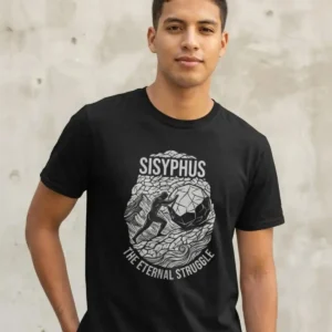 Modelo vestindo camiseta preta modelagem unissex com ilustração branca do Mito de Sísifo posicionado de frente para a câmera.